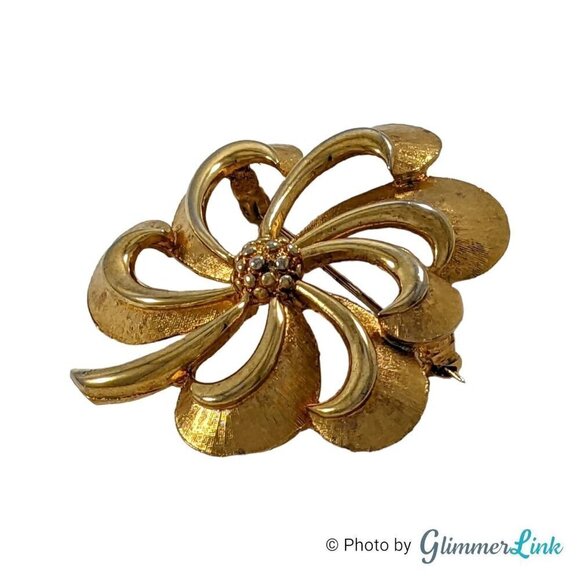 Vintage Large Textured Flower Gold Tone Brooch - Picture 2 of 7